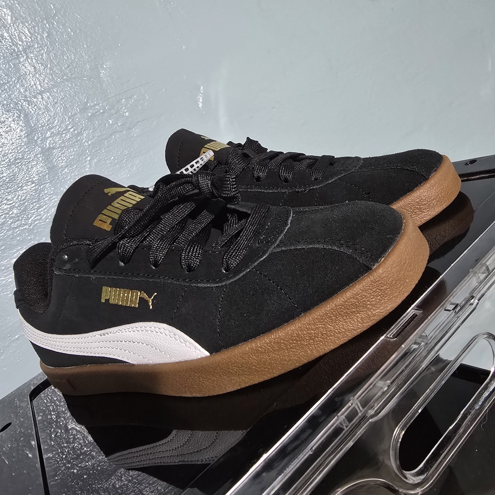 New Kids Puma Size 6 Black and White Sneakers with Brown Sole